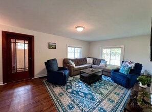 Smart TV - Charming 2-bedroom pet friendly house, close to Weko Beach & Wine Trail (Bridgman)