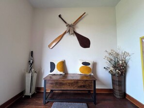 Interior - Charming 2-bedroom pet friendly house, close to Weko Beach & Wine Trail (Bridgman)