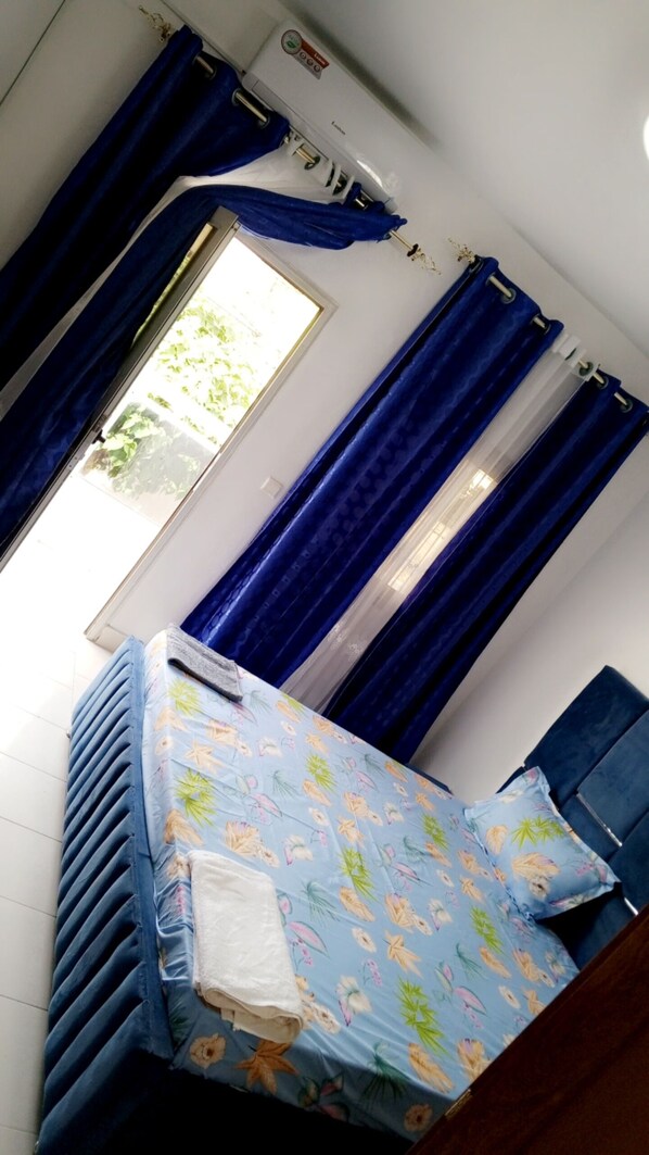 1 bedroom, desk, iron/ironing board, WiFi