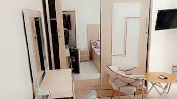 1 bedroom, desk, iron/ironing board, WiFi