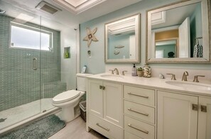 Shower, hair dryer, bidet, towels
