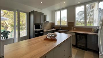 Réfrigérateur, micro-ondes, four, lave-vaisselle