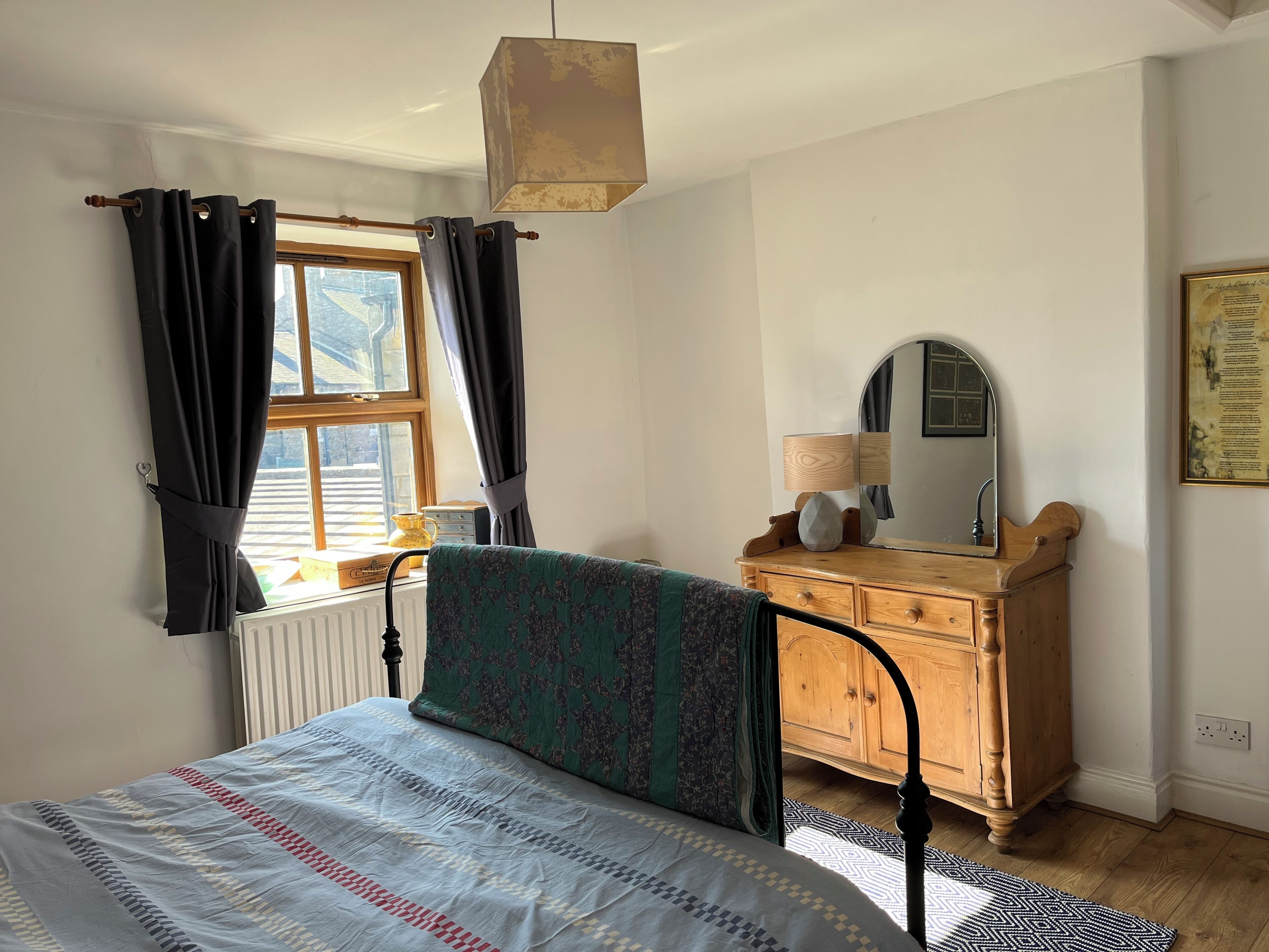 2 quartos, ferros/tábuas de passar roupa, Wi-Fi, roupa de cama