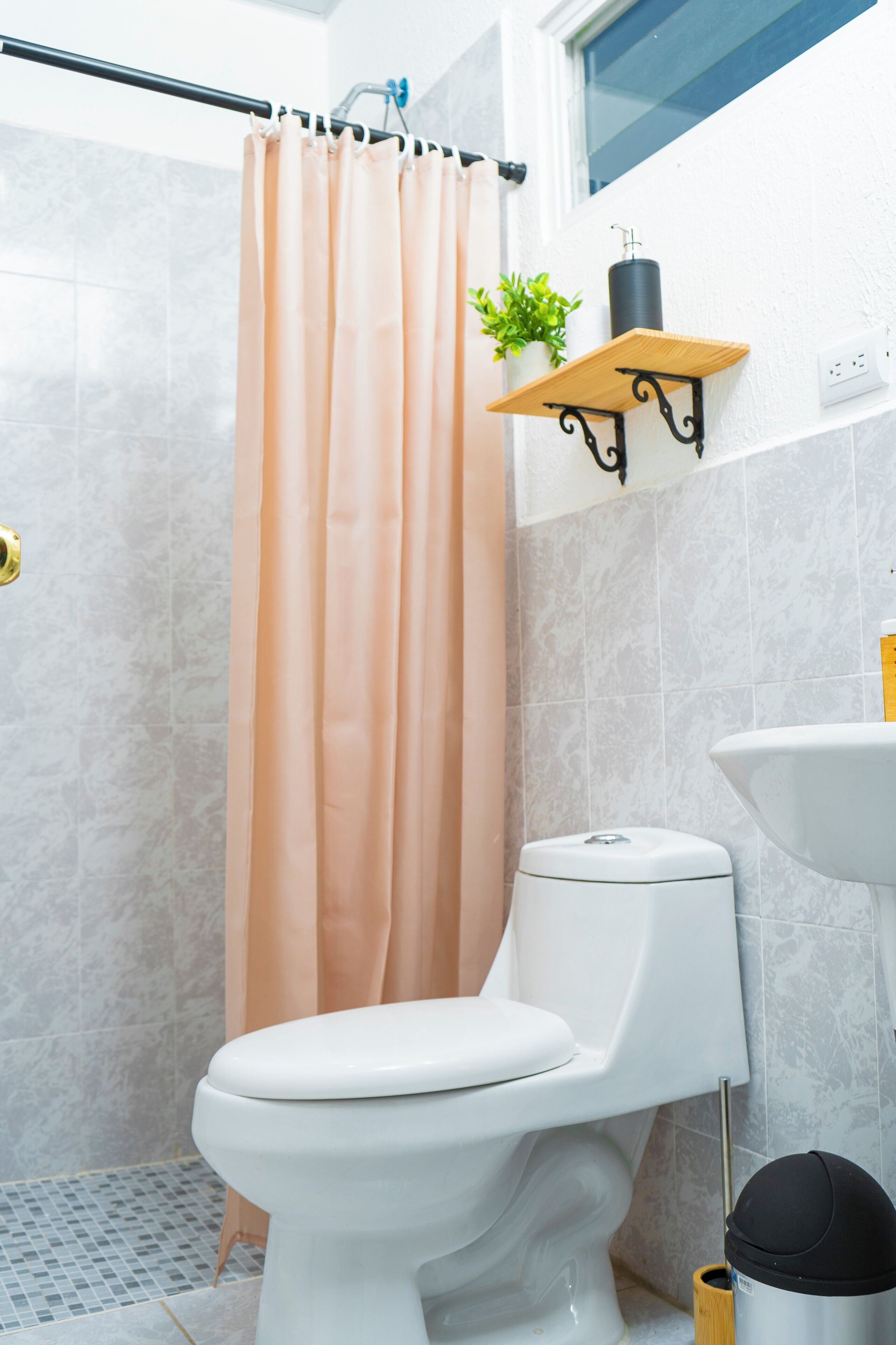 Hus - 2 soveværelser - terrasse | Badeværelse | Bruser, gratis toiletartikler, håndklæder, Sæbe