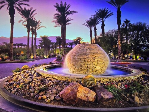 Cozy 1-bedroom resort with fitness room, WiFi in welcoming Palm Desert