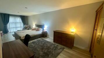 2 chambres, fer et planche à repasser, Wi-Fi, draps fournis