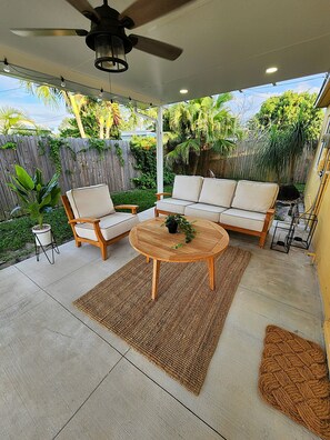 Terrace/patio - Private & charming home, 3 miles from the beach with WiFi, AC, Laundry, backyard (Wilton Manors)