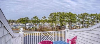 4bedroom Beach Retreat in charming Long Neck with Rooftop View and lounging deck