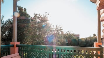 Departamento estándar, vista al jardín | Vista del balcón