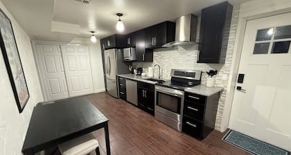 Fun, Cosy, Theater Basement!