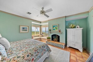 5 bedrooms, iron/ironing board, WiFi, bed sheets - 1400-14th - Sleeps 10 - Beachfront - Courtyard Home (Boca Grande)