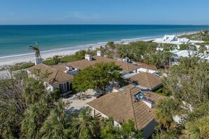 On the beach - 1400-14th - Sleeps 10 - Beachfront - Courtyard Home (Boca Grande)