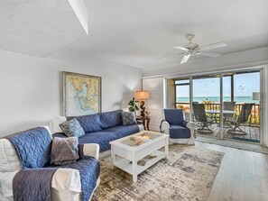Living area - Sundown 26 - Beachfront - 2 bed / 2.5 Bath - Close to Boca Grande Village - Sleeps 4 (Boca Grande)