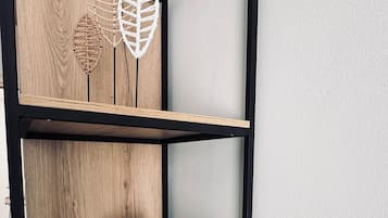Bureau, espace de travail pour ordinateur portable