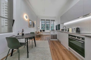 Micro-ondas, fogão, cooktop, lava-louças