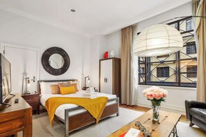 Iron/ironing board, WiFi, bed sheets - Chic Studio In The Heritage (Auckland)
