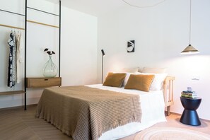 4 habitaciones, tabla de planchar con plancha, cuna de viaje y wifi 