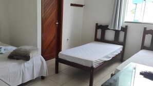 Habitación doble estándar | Escritorio, espacio para trabajar con laptop y wifi gratis 