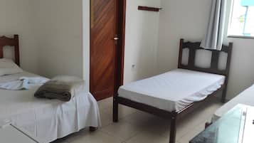 Quarto casal standard | Escrivaninha, espaço de trabalho para notebook, Wi-Fi de cortesia