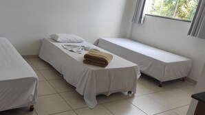 Habitación individual estándar, vista a la ciudad | Escritorio, espacio para trabajar con laptop y wifi gratis 