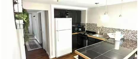 KĂŒhlschrank, Mikrowelle, Ofen, Herdplatte