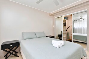 Apartamento económico, vistas al jardín | Cortinas opacas, tabla de planchar con plancha, wifi gratis