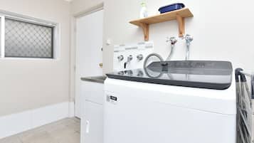 Economy Apartment, Garden View | Laundry