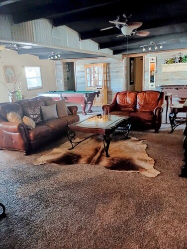 Charming 3-bedroom farmhouse in awesome Eufaula with Wi-Fi,  ,boat ramp and dock