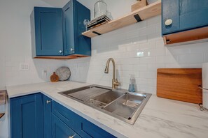 Private kitchen - Chic Guesthouse in Eastwood (Houston)