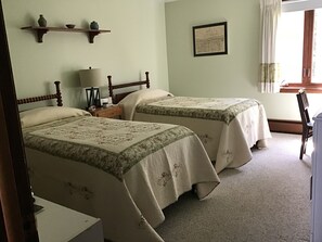 3 bedrooms, iron/ironing board, WiFi - Lake Erie Water Front House Available in July (Dunkirk)