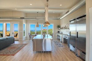 Interior - Heated Pool, Spa, Lake View & Near Wineries (Canyon Lake)