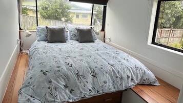 1 sovrum, skrivbord, wi-fi och sÀngklÀder