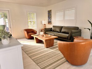 Smart TV - Sunset House 3 bed/3 bath property in historic Flamingo Park; 10 mins to beach (West Palm Beach)