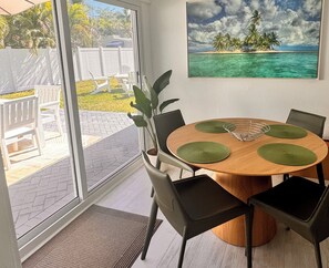 Dining - Sunset House 3 bed/3 bath property in historic Flamingo Park; 10 mins to beach (West Palm Beach)