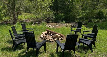 Barn by The Creek- Barn turned bnb on a creek in Eminence, sleeps 10