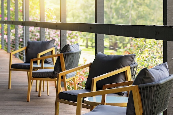 Comfort Room, Golf View | Laptop workspace, blackout drapes, iron/ironing board, free WiFi