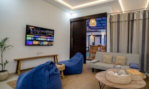 Flat-screen TV - Villa Loli Sanur  (Denpasar)