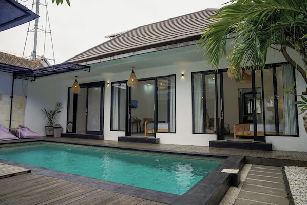 Outdoor pool - Villa Loli Sanur (Denpasar)