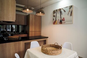 微波爐、焗爐、電熱水壺、多士爐