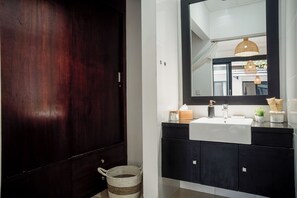 Shower, free toiletries, hair dryer, bathrobes