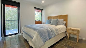 5 bedrooms, free WiFi, bed sheets