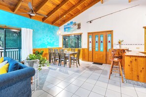 Interior - Spacious top floor 4 bedroom unit - walking distance to beach (A mity Point)