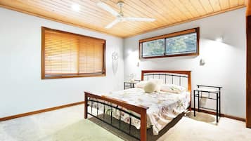 4 bedrooms, free WiFi, bed sheets