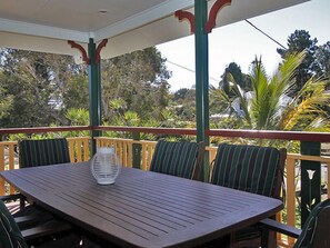 Outdoor dining - 7 Bedroom Queenslander close to rock wall (Amity Point)