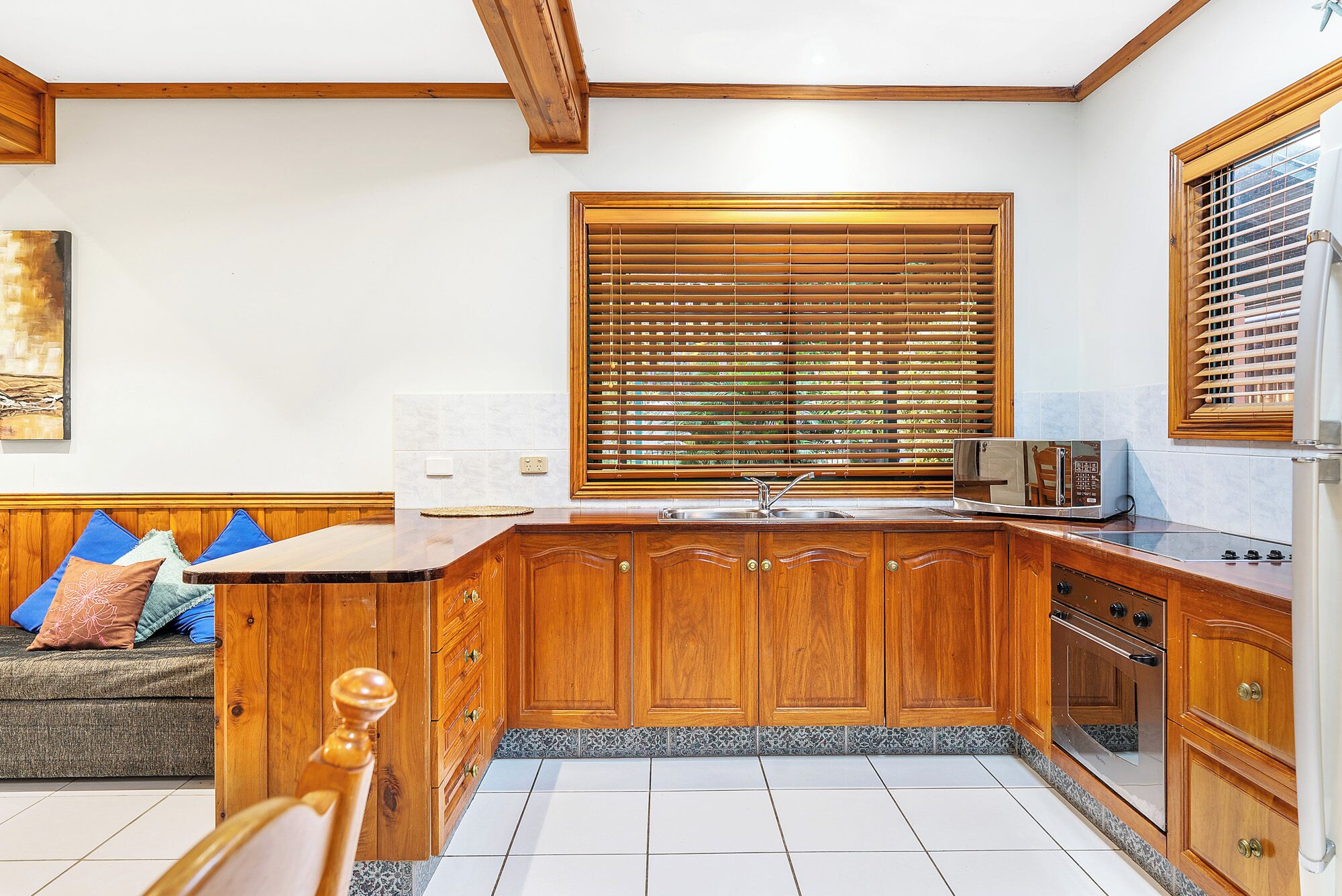 Geladeira, micro-ondas, fogão, cooktop