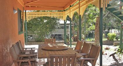 7 Bedroom Queenslander close to rock wall