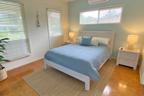 3 bedrooms, free WiFi, bed sheets - Neat 3 Bedroom House with bush outlook (Amity Point)