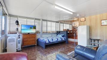 3 bedrooms, free WiFi, bed sheets, wheelchair access