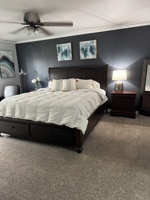 4 bedrooms, iron/ironing board, WiFi, bed sheets - Spacious 4-bedroom house with fitness room, WiFi in lovely Fond du Lac (Fond du Lac)