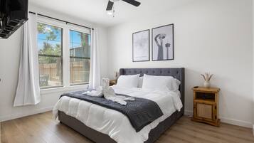 3 habitaciones, escritorio, tabla de planchar con plancha y wifi gratis